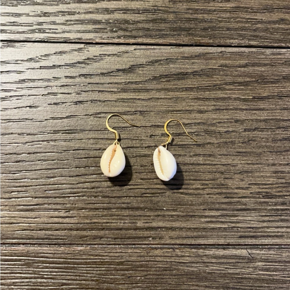 handmade conch shell earrings